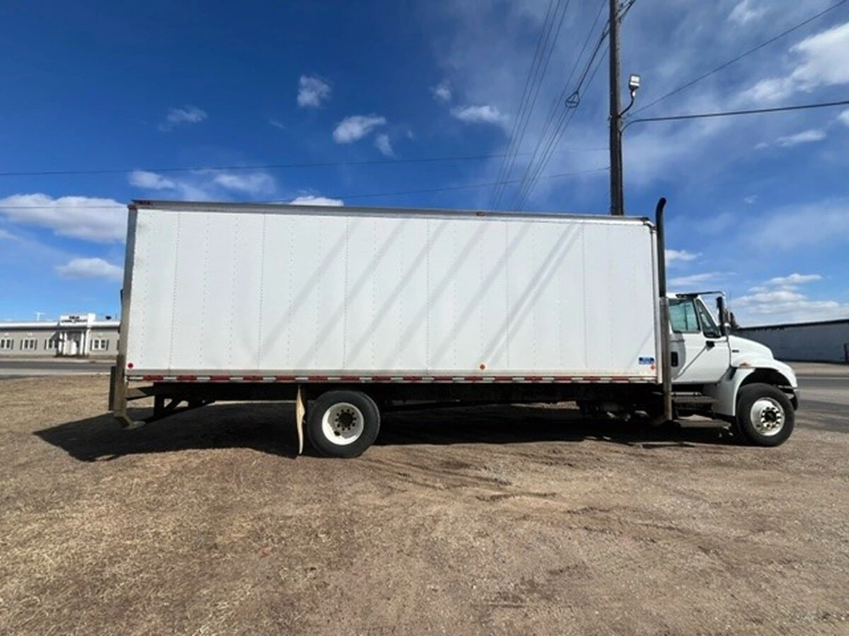 2014 International - image 5