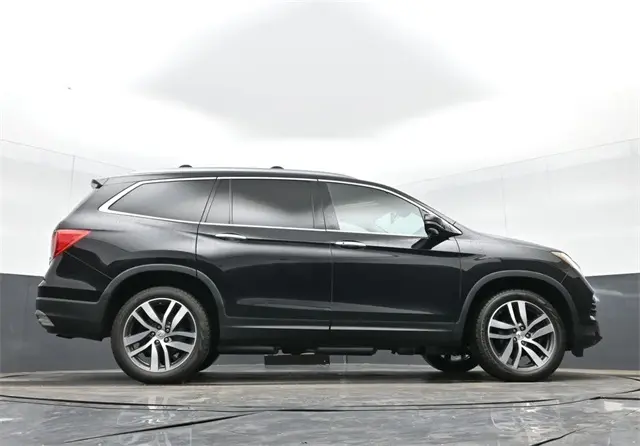 2017 Honda Pilot Touring photo 34