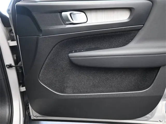 2024 Volvo XC40 Plus photo 27