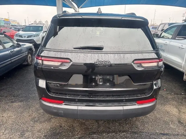 2024 Jeep Grand Cherokee Altitude photo 3