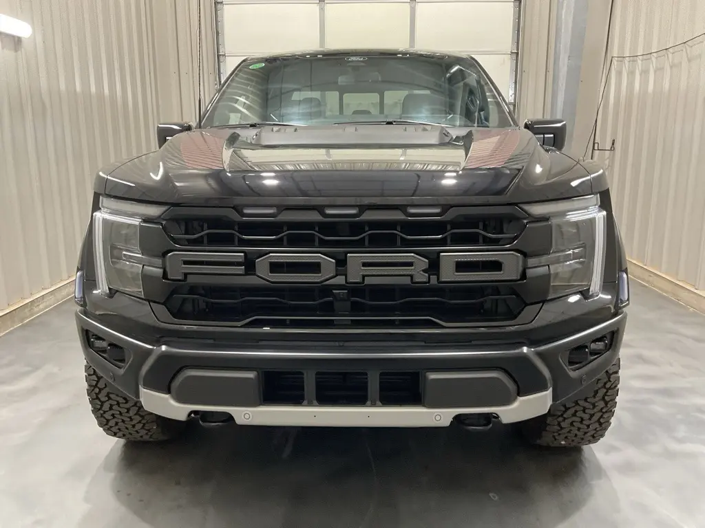 2025 Ford F-150 Raptor photo 2