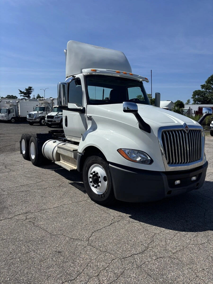 2020 International LT in Saco, ME — photo 2