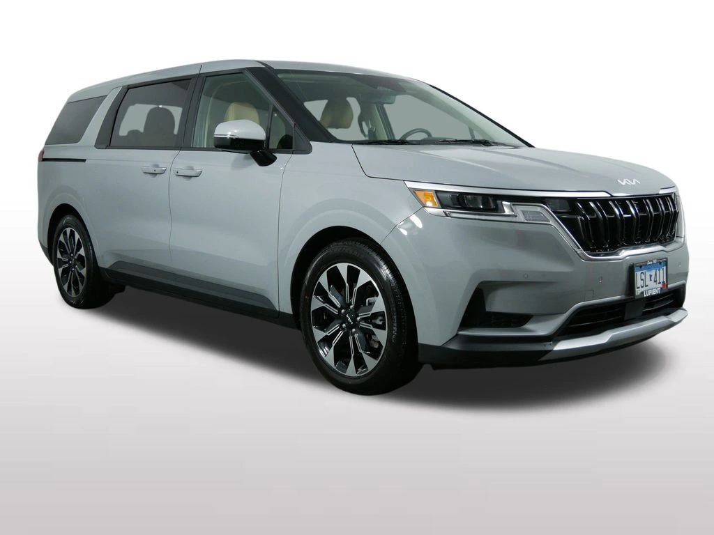 Used 2024 Kia Carnival EX with VIN KNDNC5H32R6390523 for sale in Minneapolis, Minnesota