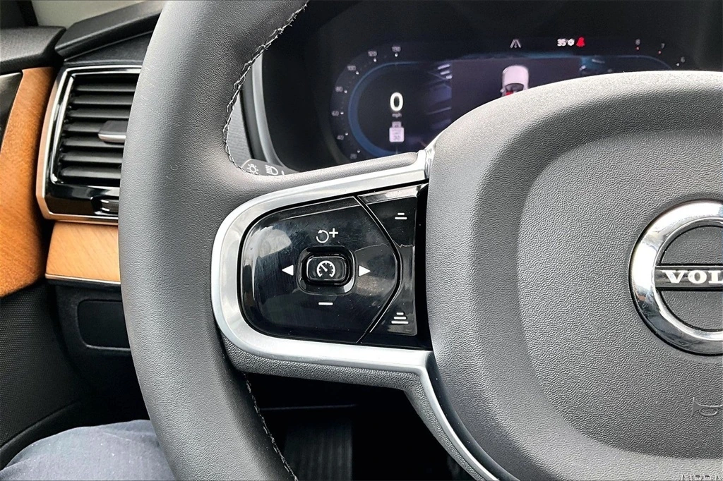 2023 Volvo - image 11