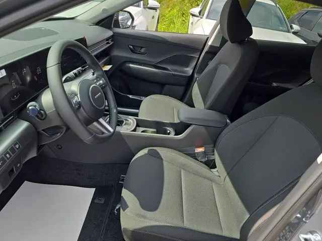 2025 Hyundai Kona SEL photo 4