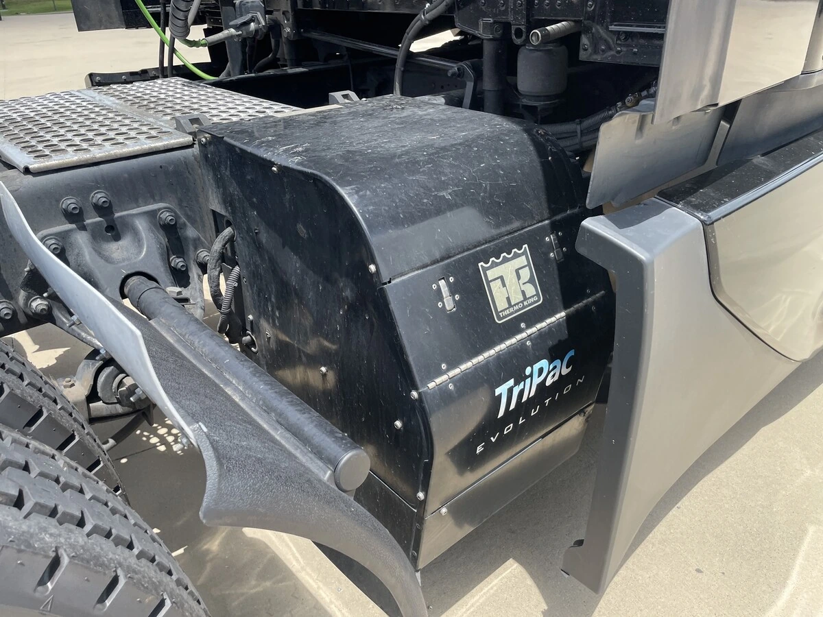 2023 Kenworth T680 — photo 7