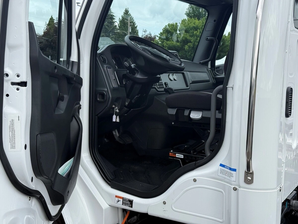 2027 Freightliner M2 106 — photo 6