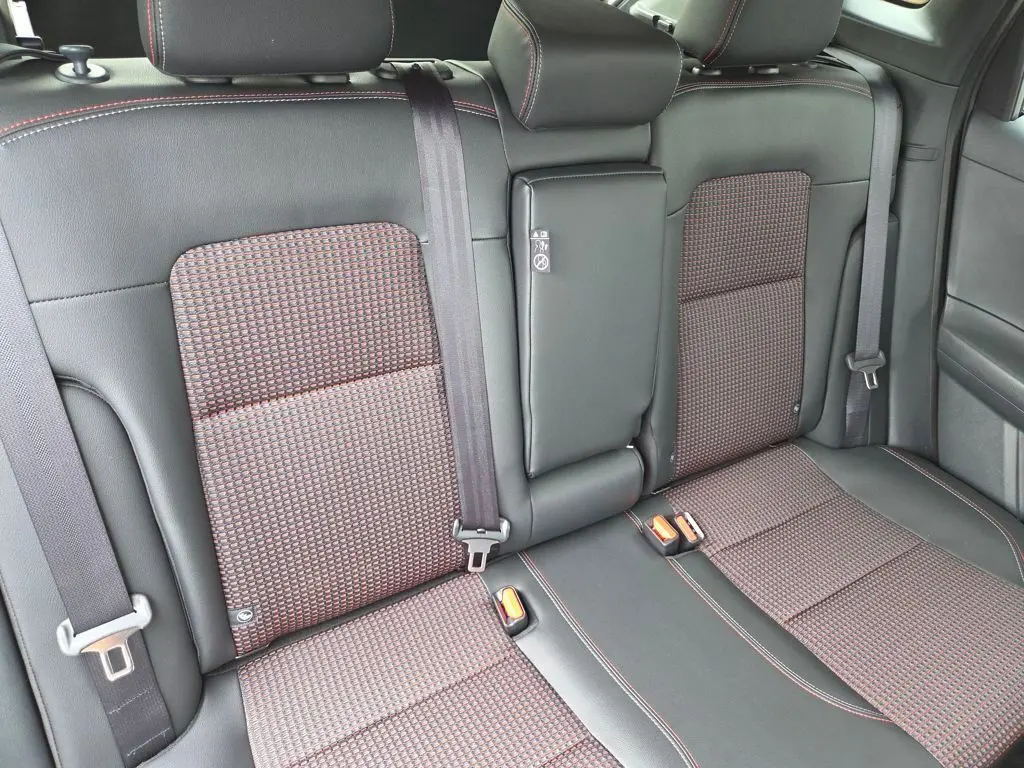 2026 Nissan Kicks SR photo 14