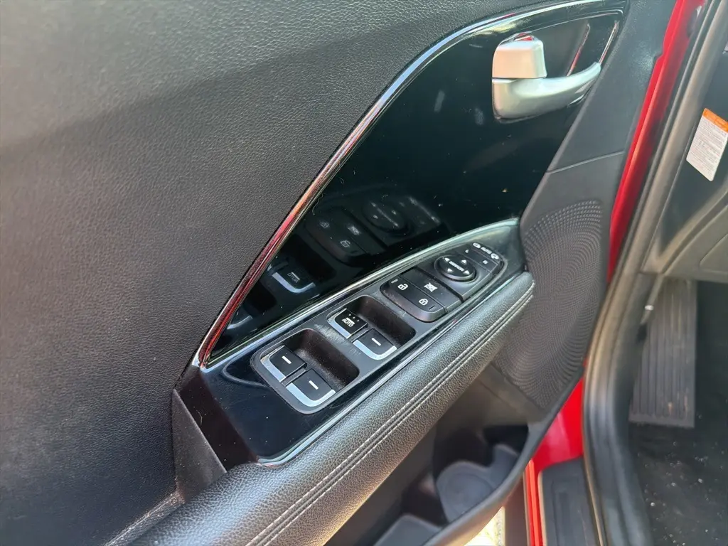 2020 Kia Niro Touring photo 9
