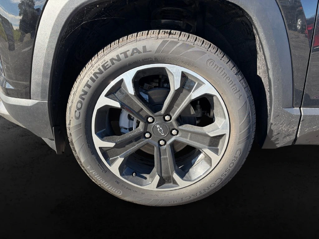 2027 Chevrolet Equinox LT - Photo 12