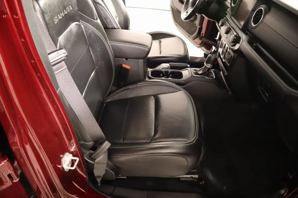 2022 Jeep Wrangler Unlimited Sahara photo 14