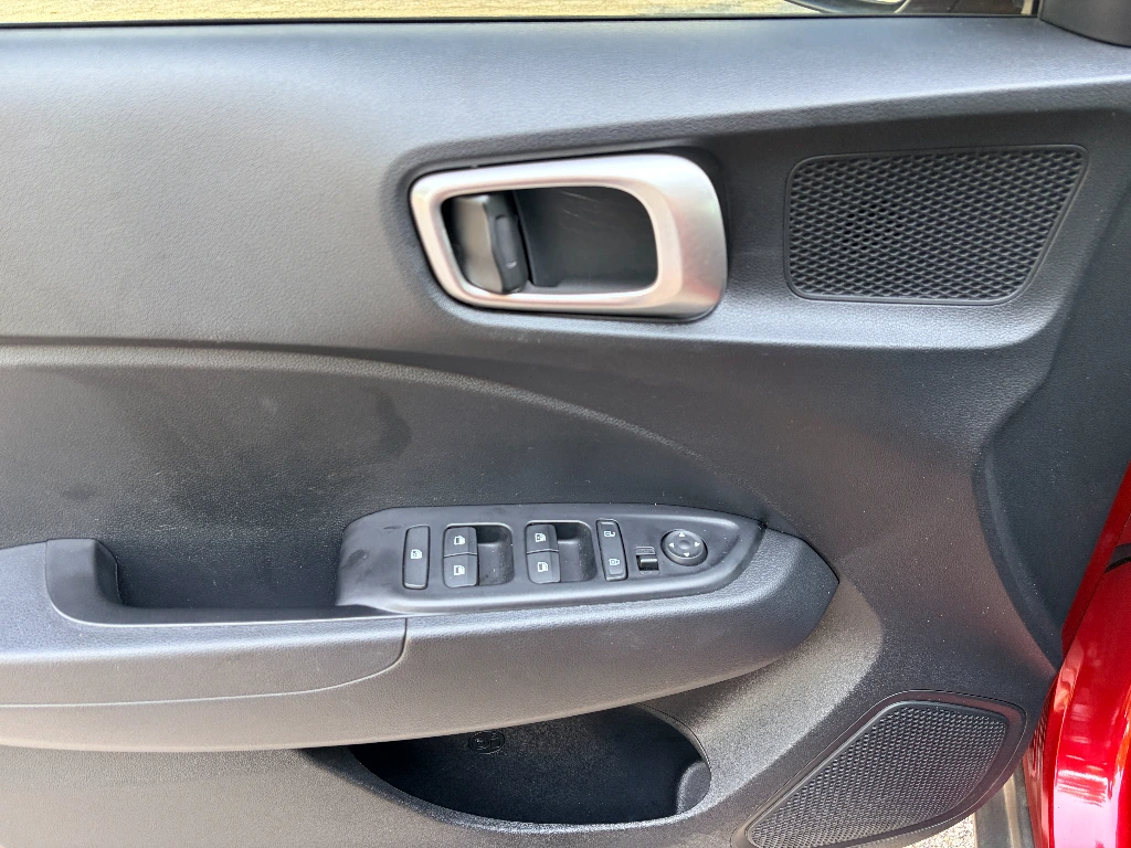 2025 Hyundai Venue SEL - Photo 11