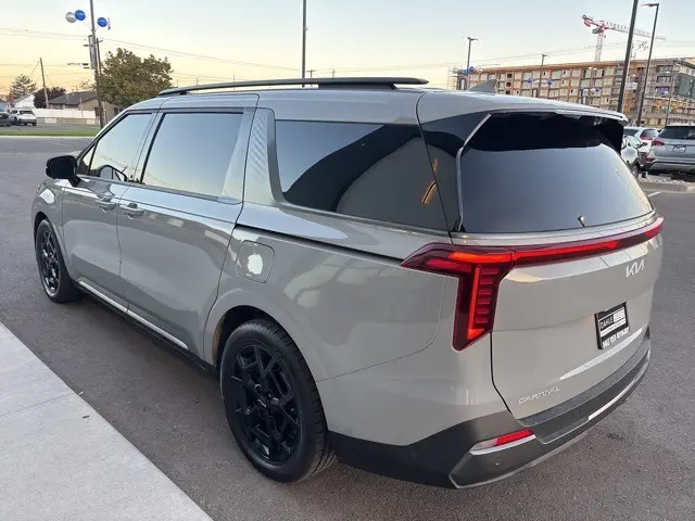 2025 Kia Carnival SX Prestige photo 5
