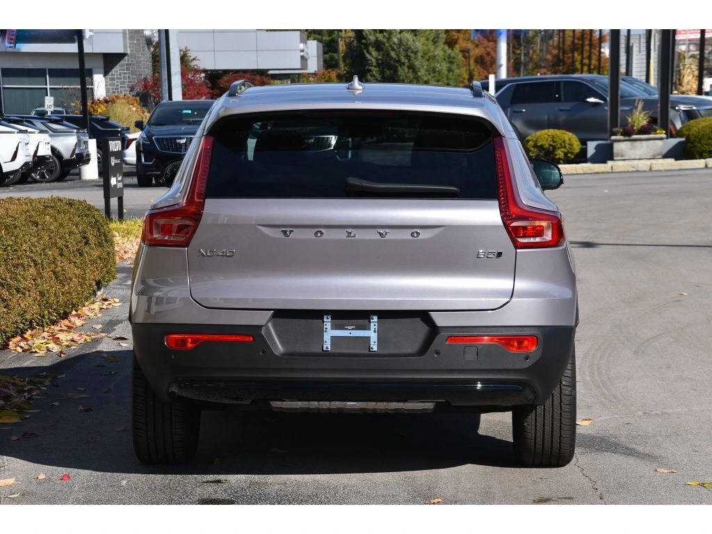 2026 Volvo - image 5