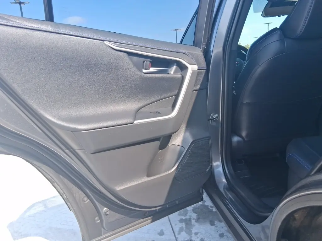 2021 Toyota RAV4 Hybrid XSE photo 12