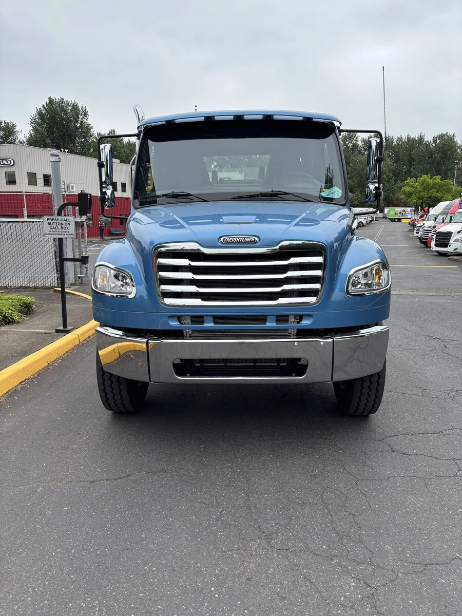2025 Freightliner M2 106 in Roberts, WI — photo 4