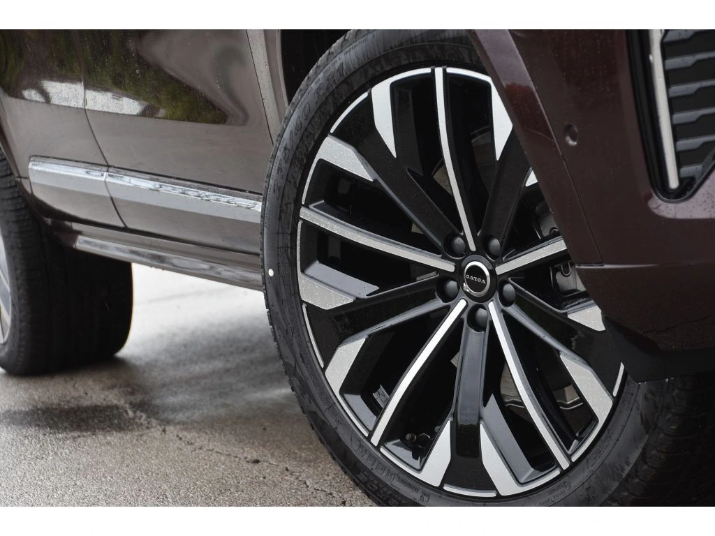 2026 Volvo - image 10