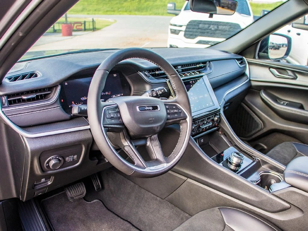 2025 Jeep Grand Cherokee Altitude - Photo 27