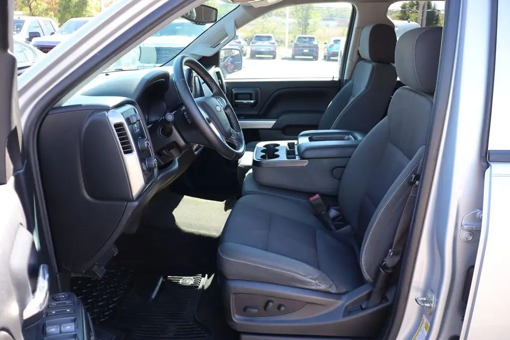 2015 Chevrolet Silverado LT photo 9