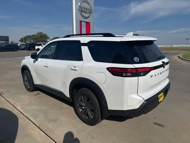 2025 Nissan Pathfinder SV photo 4