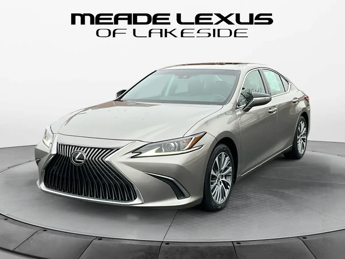 2020 Lexus ES 350's photo