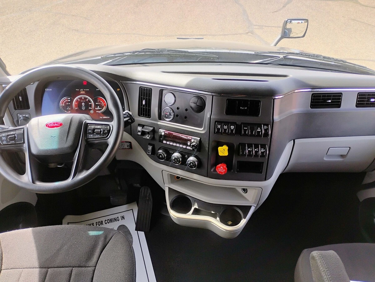 2023 Peterbilt 579 - image 13