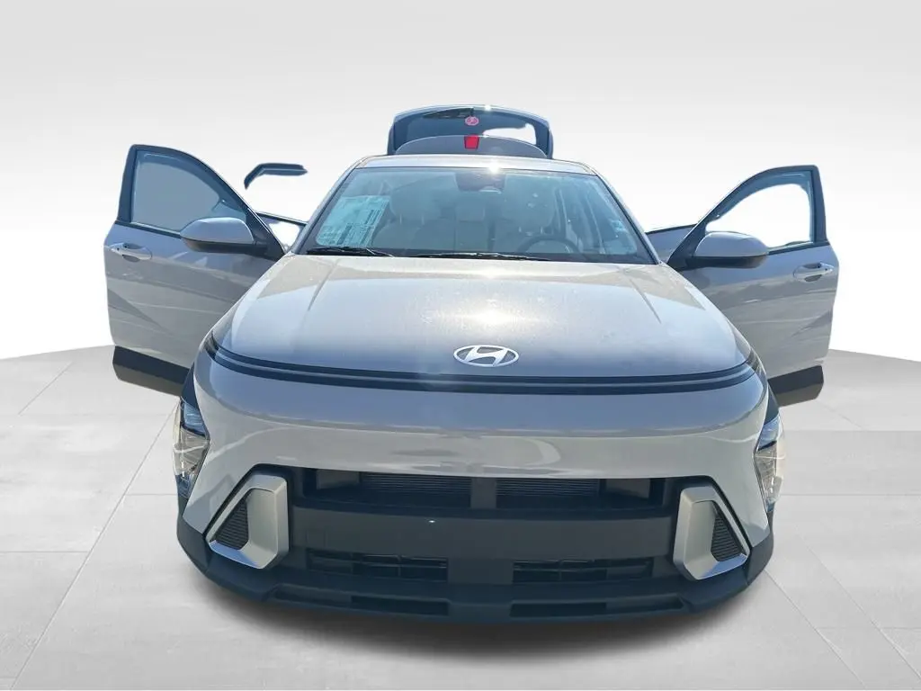 2026 Hyundai Kona SE photo 13