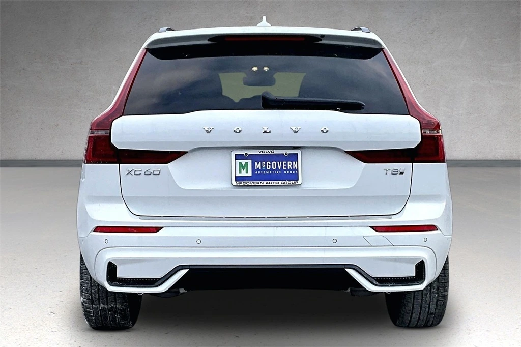 2026 Volvo - image 4