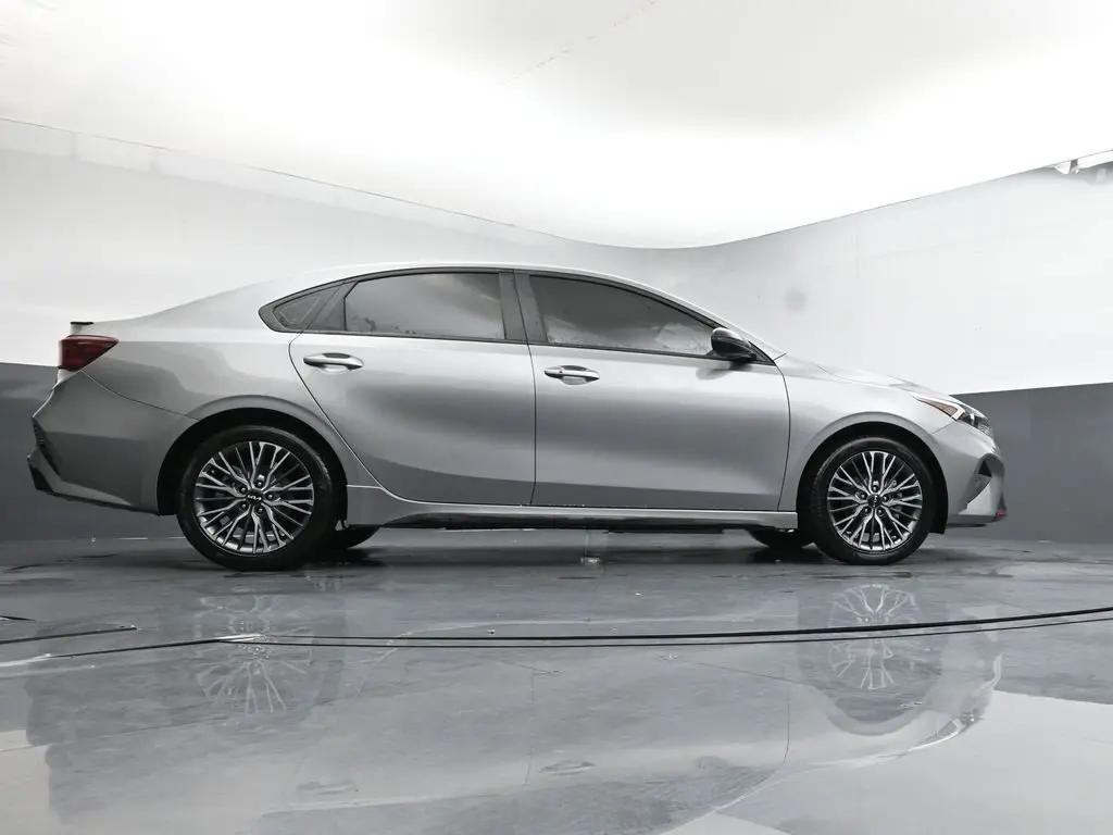 2024 Kia Forte GT-Line photo 37