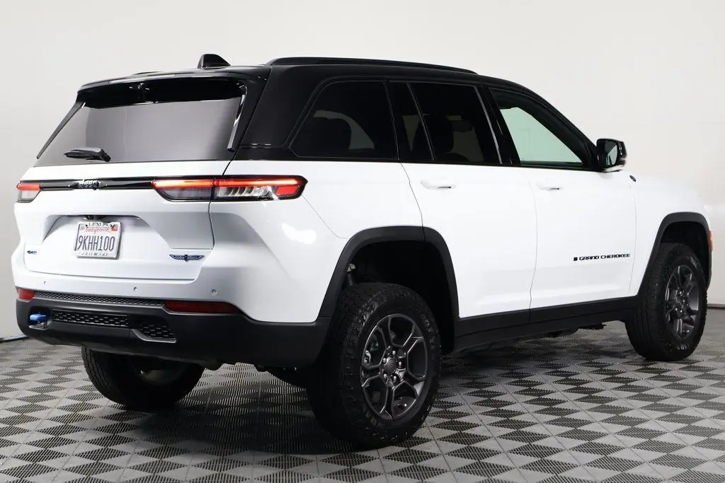 2023 Jeep Grand Cherokee Trailhawk 4xe photo 4