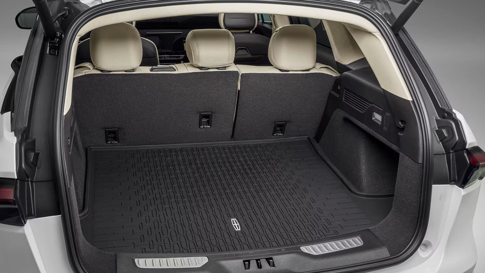 Lincoln Nautilus Cargo Space