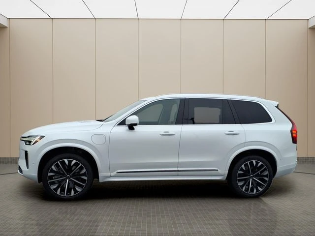 2026 Volvo - image 5