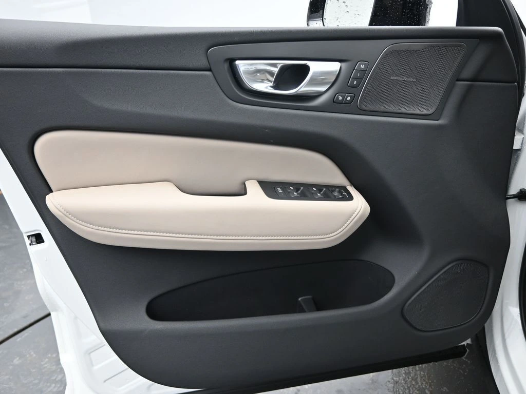 2026 Volvo - image 22