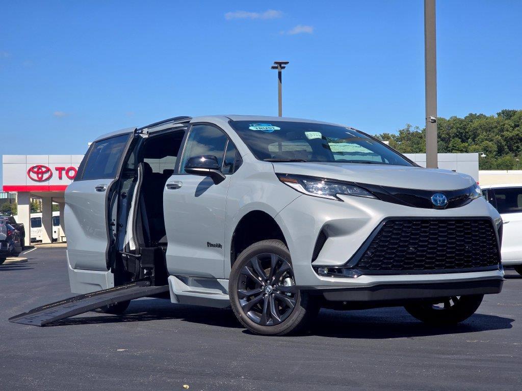 2025 Toyota Sienna XSE 7-Passenger