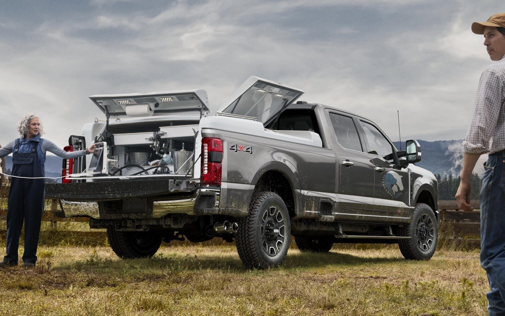 2024 Ford F-Series Super Duty F-250 Platinum Exterior Passenger Side Rear Profile Being Loaded