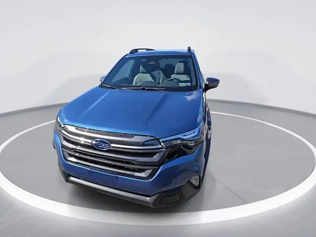 2025 Subaru Forester Premium photo 3