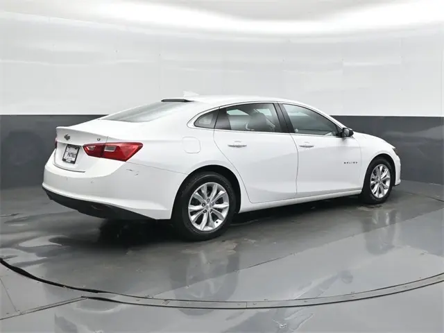 2024 Chevrolet Malibu 1LT photo 3