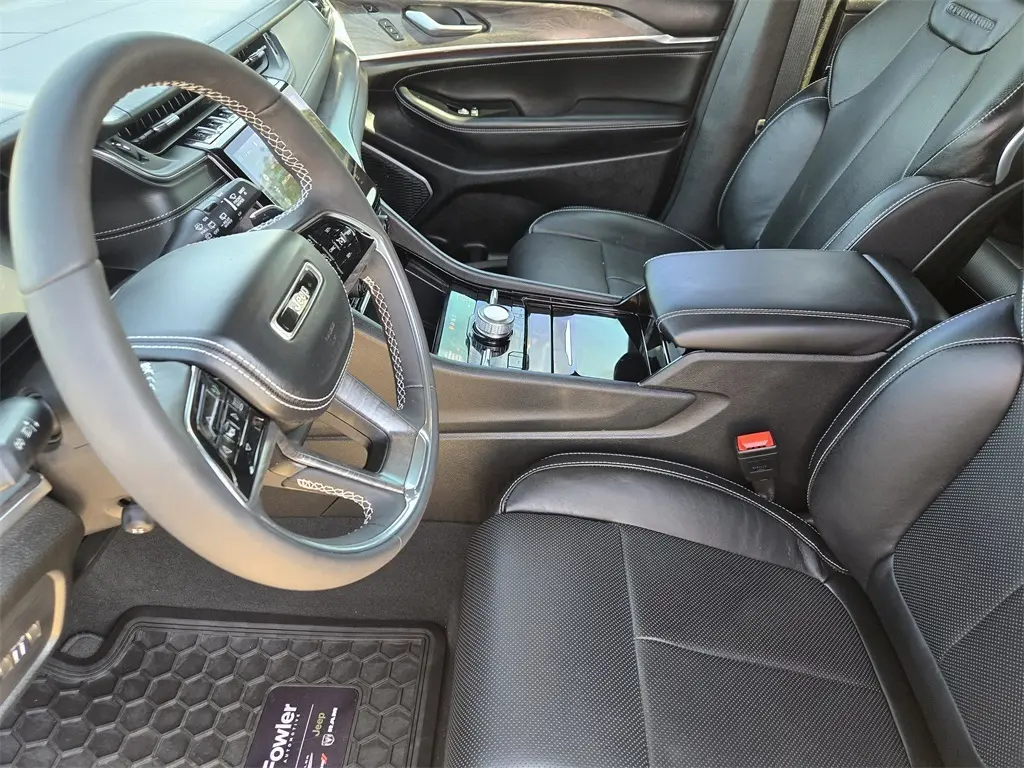 2024 Jeep Grand Cherokee Overland photo 10