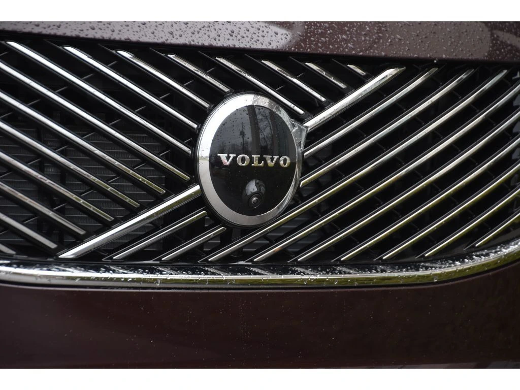 2026 Volvo - image 11