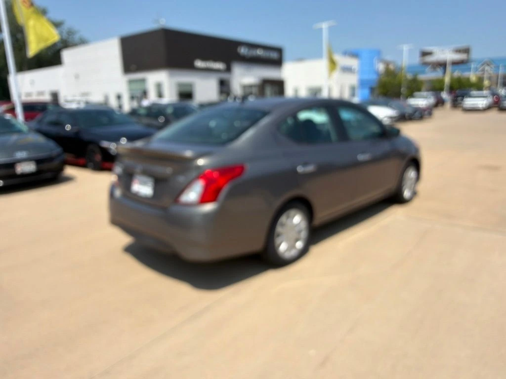 2017 Nissan Versa Sedan SV - Photo 9
