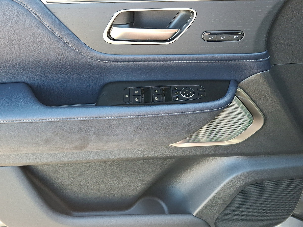 2026 Infiniti QX80 Sensory photo 3