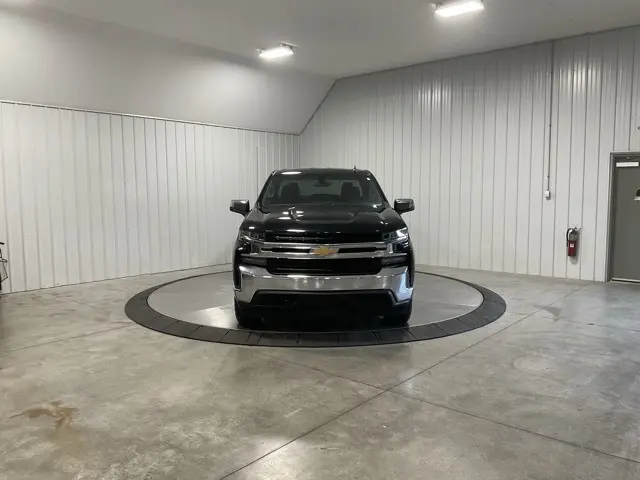 Used 2019 Chevrolet Silverado 1500 LT with VIN 1GCRYDED9KZ175283 for sale in Roanoke, IN