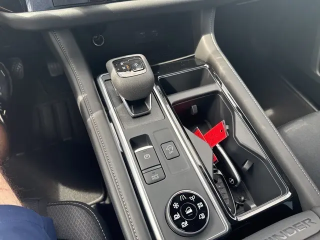 2026 Nissan Rogue SV photo 22