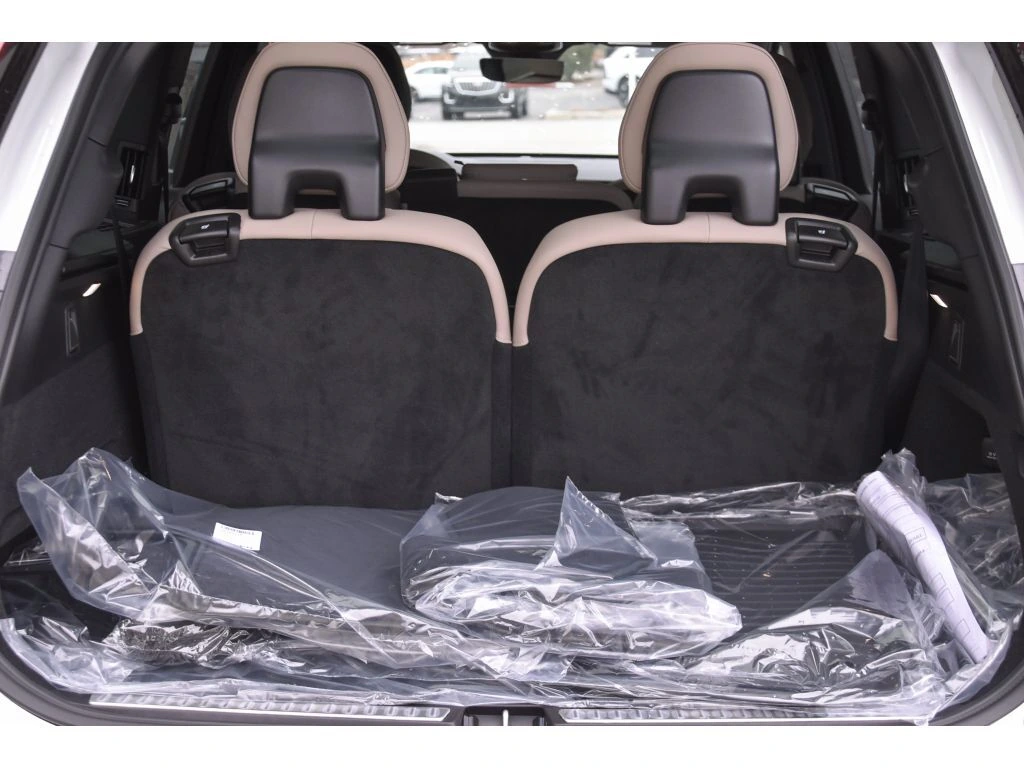 2026 Volvo - image 22