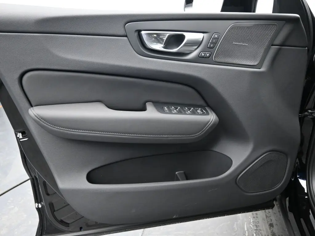 2026 Volvo - image 22