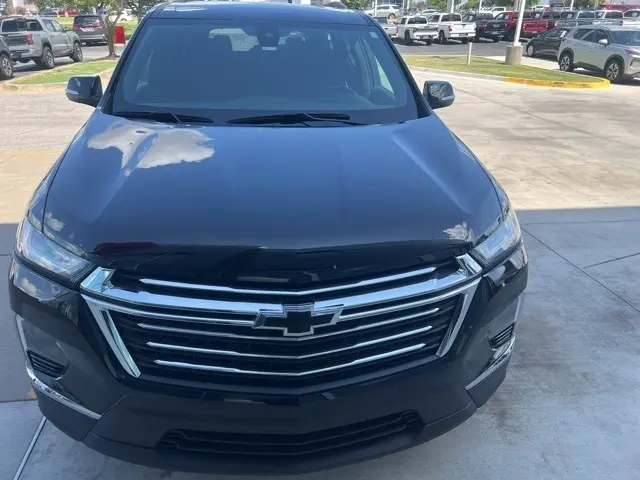 2023 Chevrolet Traverse 1LT photo 2