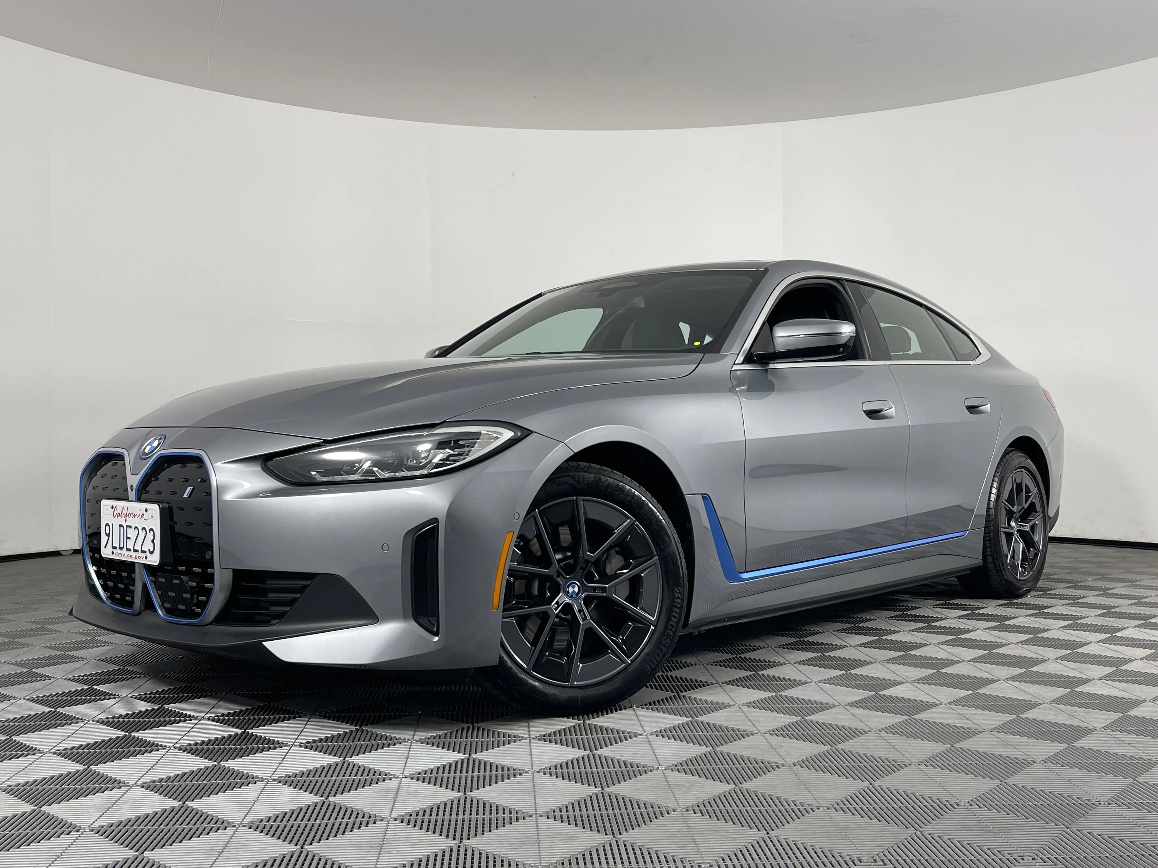 2024 Bmw i4 eDrive40 photo 2