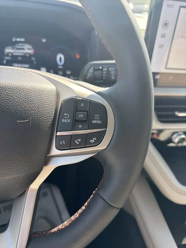 2025 Ford Explorer photo 18