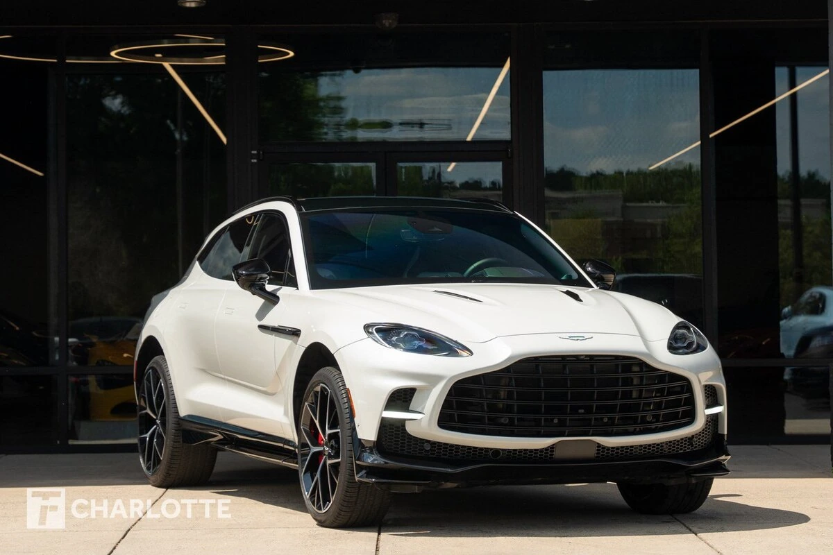 2025 Aston Martin DBX 4.0 V8 707 AWD's photo