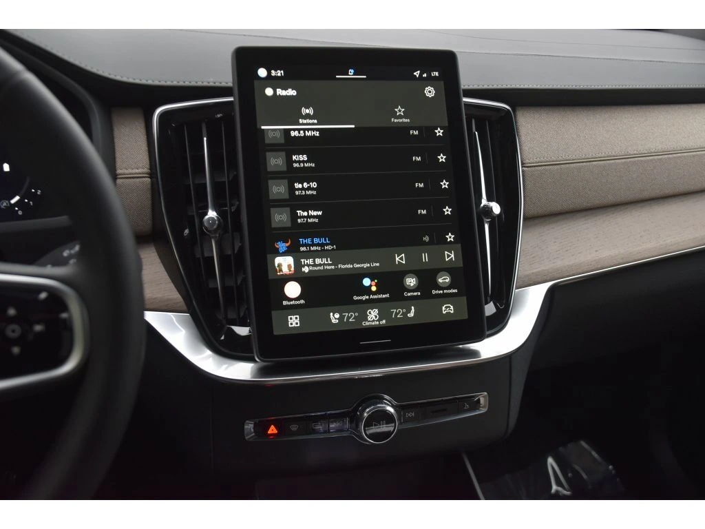 2026 Volvo - image 18